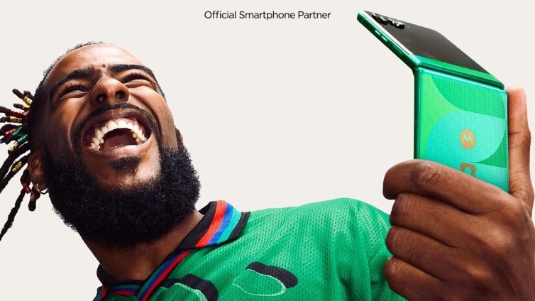 Motorola brengt speciale FIFA-smartphone uit en start activatie om WK-verblijf te winnen
